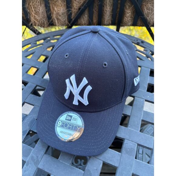 New Era 9FORTY New York Yankees Adjustable Baseball Cap Navy Blue - Picture 1 of 4